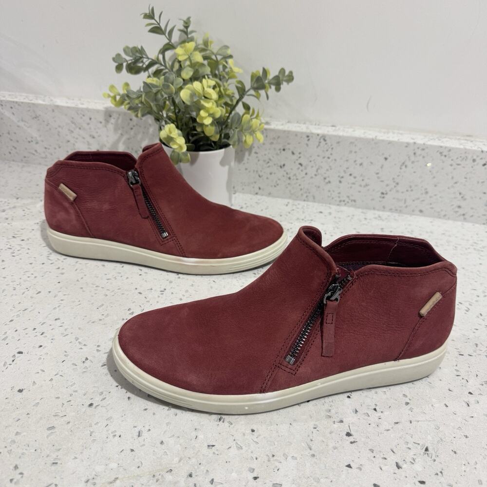 Ecco Women's Soft 7 Side Zip Bootie Size 39 Red Suede